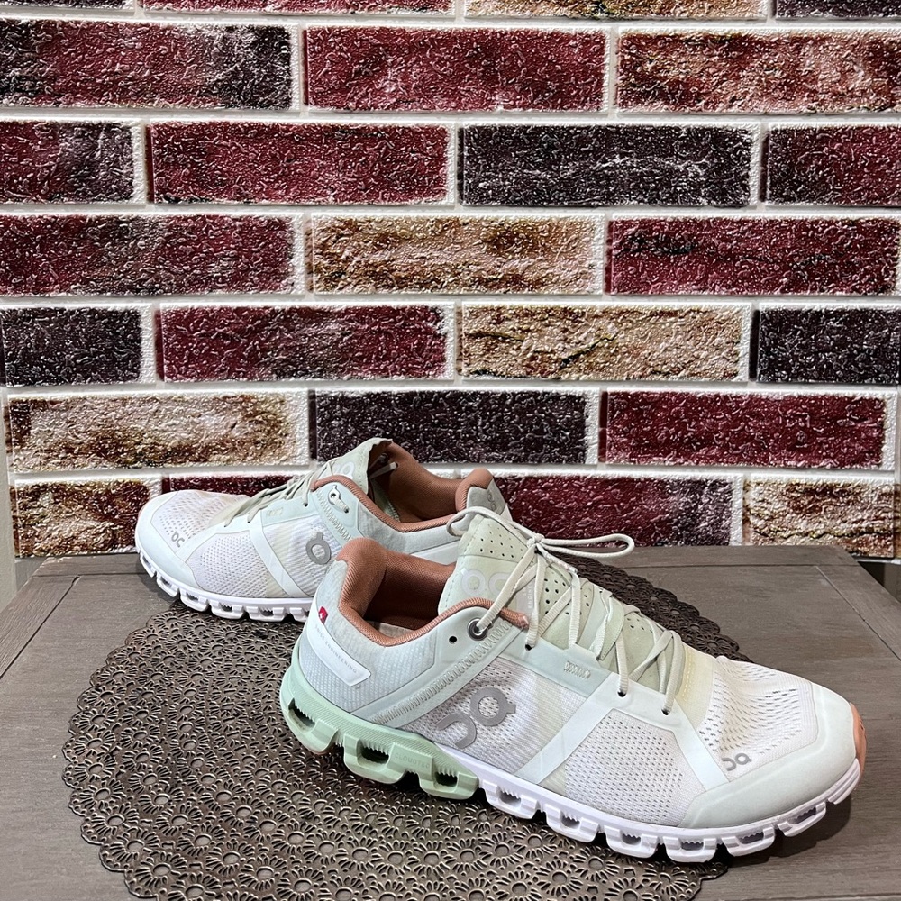 On Running Cloud Tec woman size 10.5